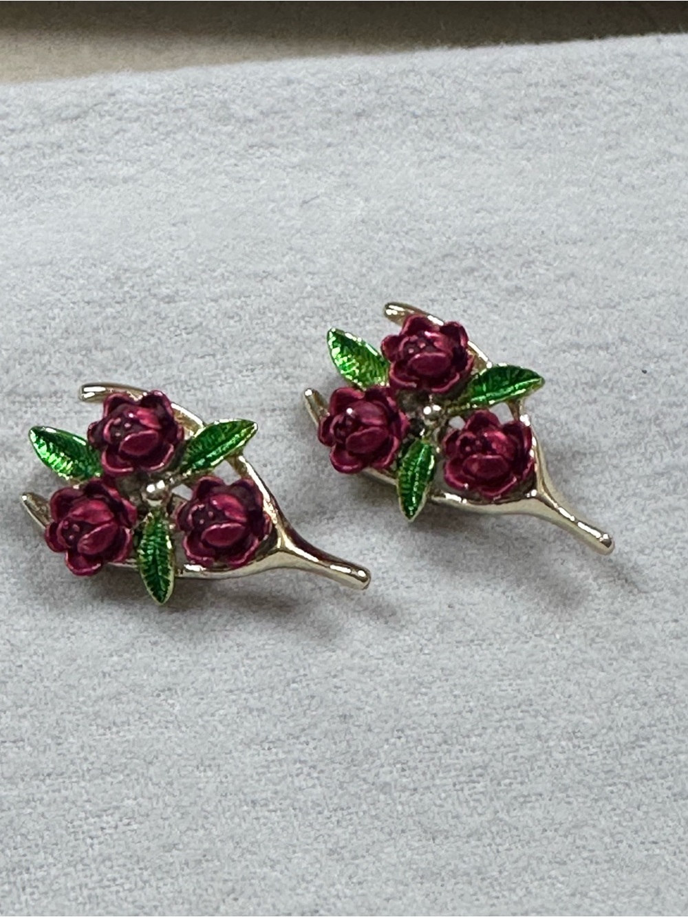 Deep Fuchsia Red Rose Cluster pin set